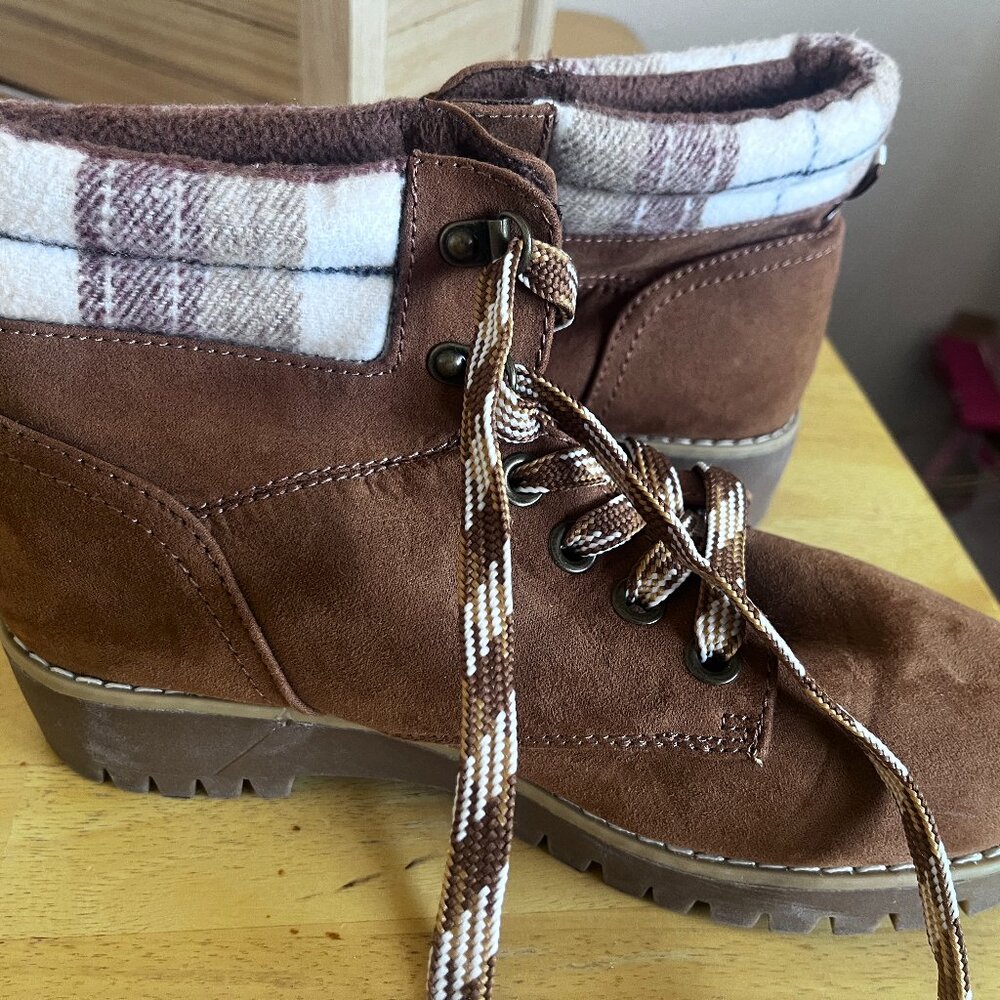 Magellan Heeled Boots with Flannel Textile